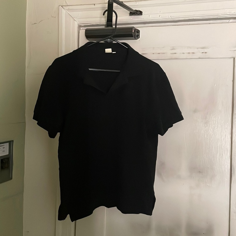 Black Polo Collar Shirt. Size: Medium